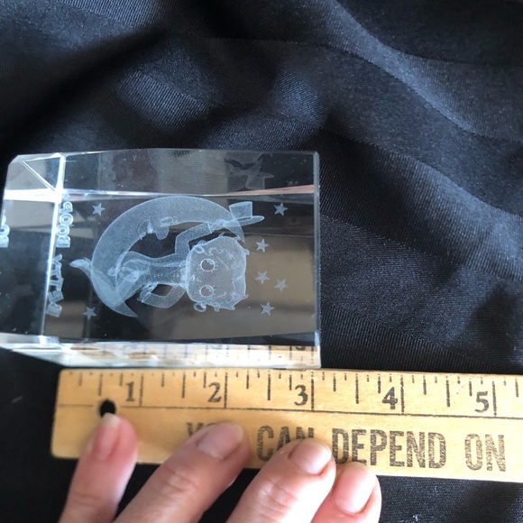 Crystal 3D Etched Betty Boop Paperweight - Picture 5 of 9